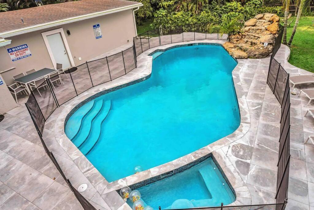 Rare Hidden Getaway Heated Pool 1.5 Acres! Sleeps 16 Βίλα Φορτ Λόντερντεϊλ Εξωτερικό φωτογραφία