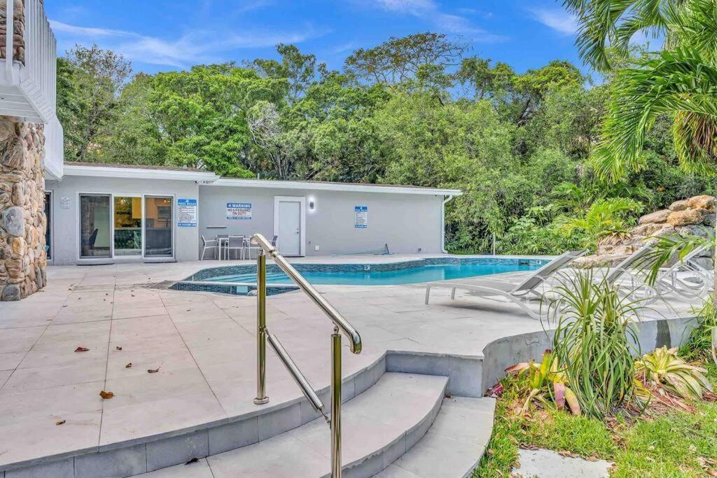 Rare Hidden Getaway Heated Pool 1.5 Acres! Sleeps 16 Βίλα Φορτ Λόντερντεϊλ Εξωτερικό φωτογραφία